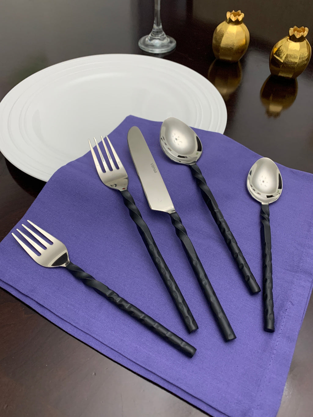 Vibhsa Stainless Steel Flatware set of 20 Pieces Black Swirl Handle