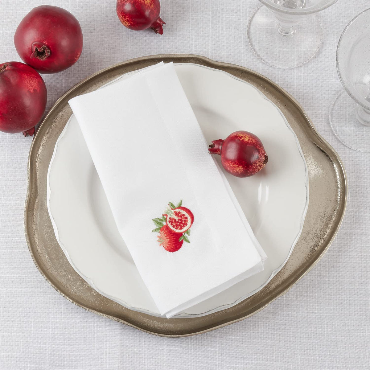 Fennco Styles Country Embroidered Pheasant Cloth Napkins 20" W x 20" L, Set of 4 - White Elegant Dinner Napkins for Dining Table, Family Gatherings, Banquets & Home Décor