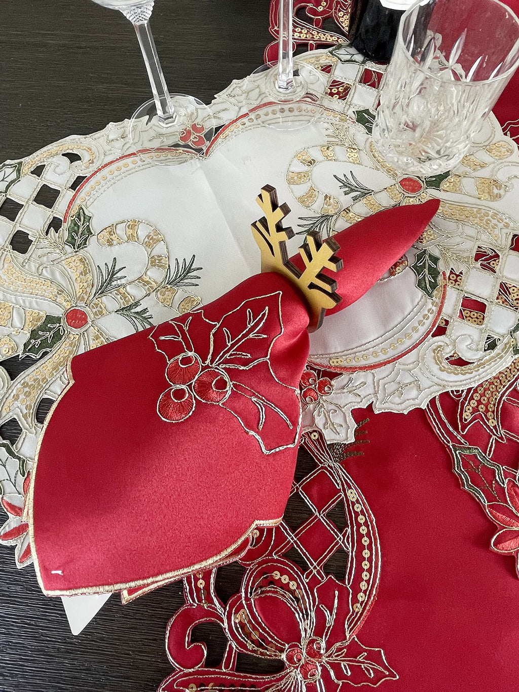 Fennco Styles Christmas Embroidered Holly Cloth Napkins 20" W x 20" L, Set of 4