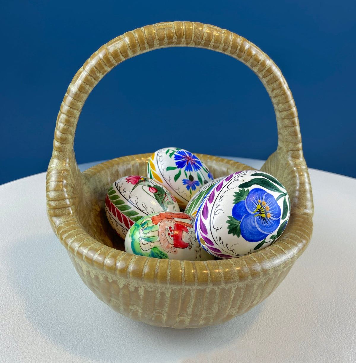 Gold-Brown Ceramic Wicker-Look Egg Basket