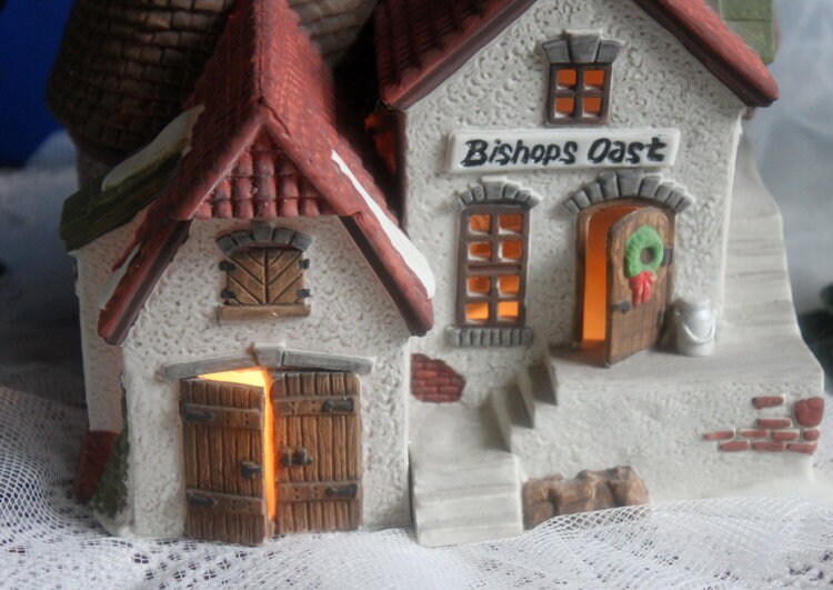 Department 56 Bishop Oast House, Dickens' Village