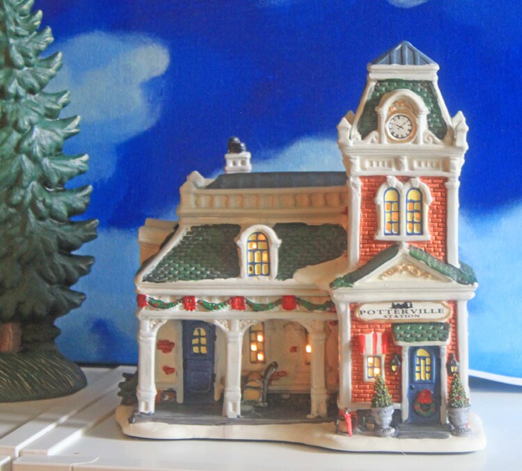 Holiday Time Potterville Victorian Train Station