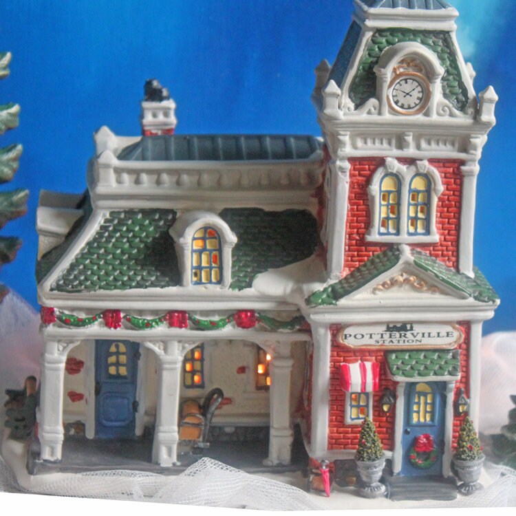 Holiday Time Potterville Victorian Train Station