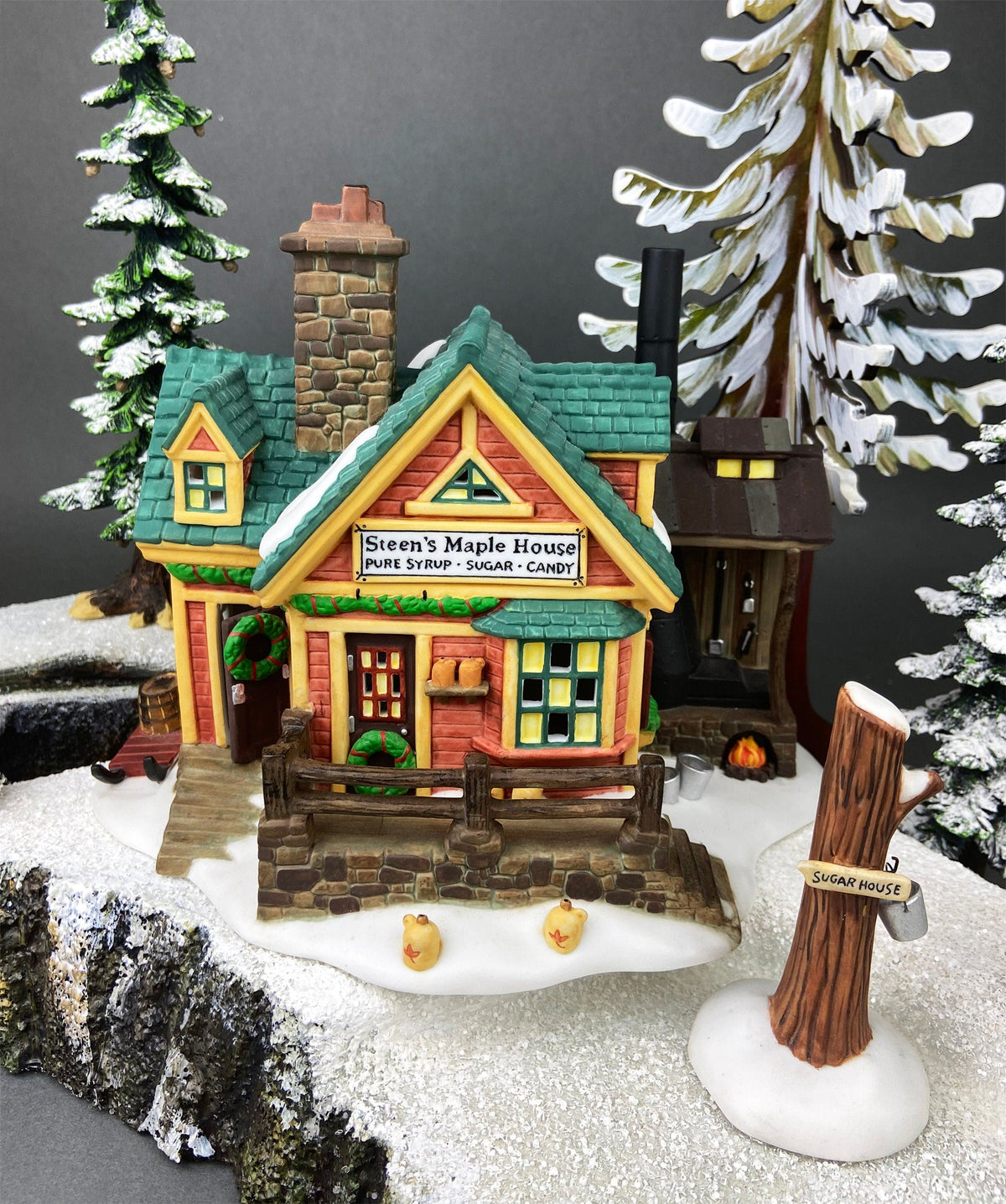 Department 56 Crowntree Inn, Dickens' Village