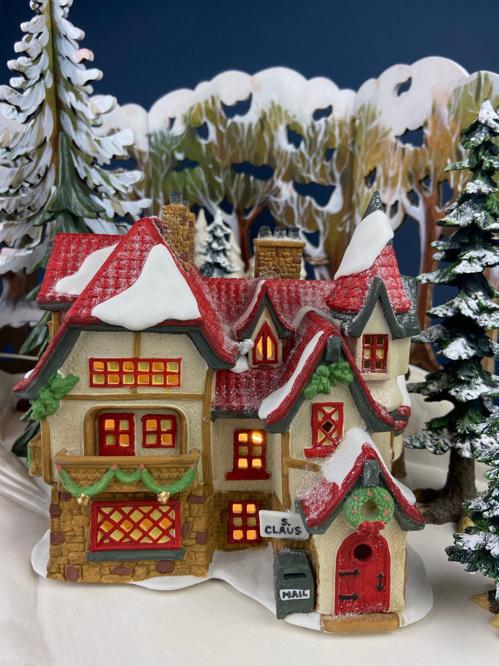 Department 56 Tassy's Mittens & Hassel's Woolies, North Pole