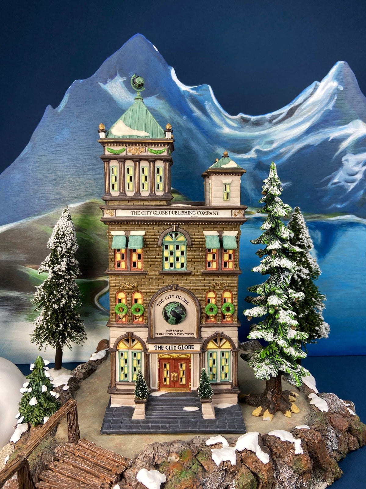 Department 56 City Globe Publishing, Christmas in the City