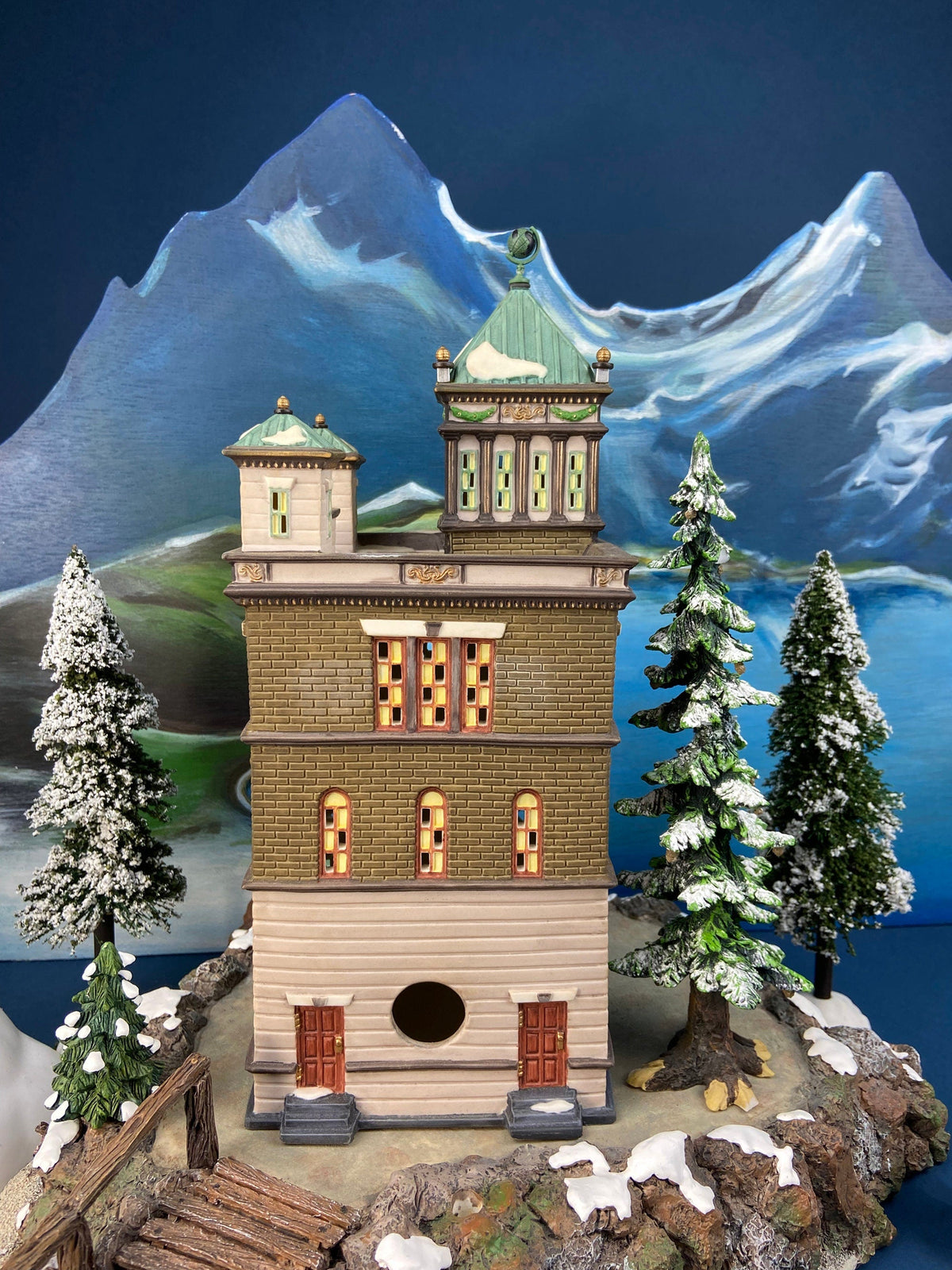 Department 56 City Globe Publishing, Christmas in the City
