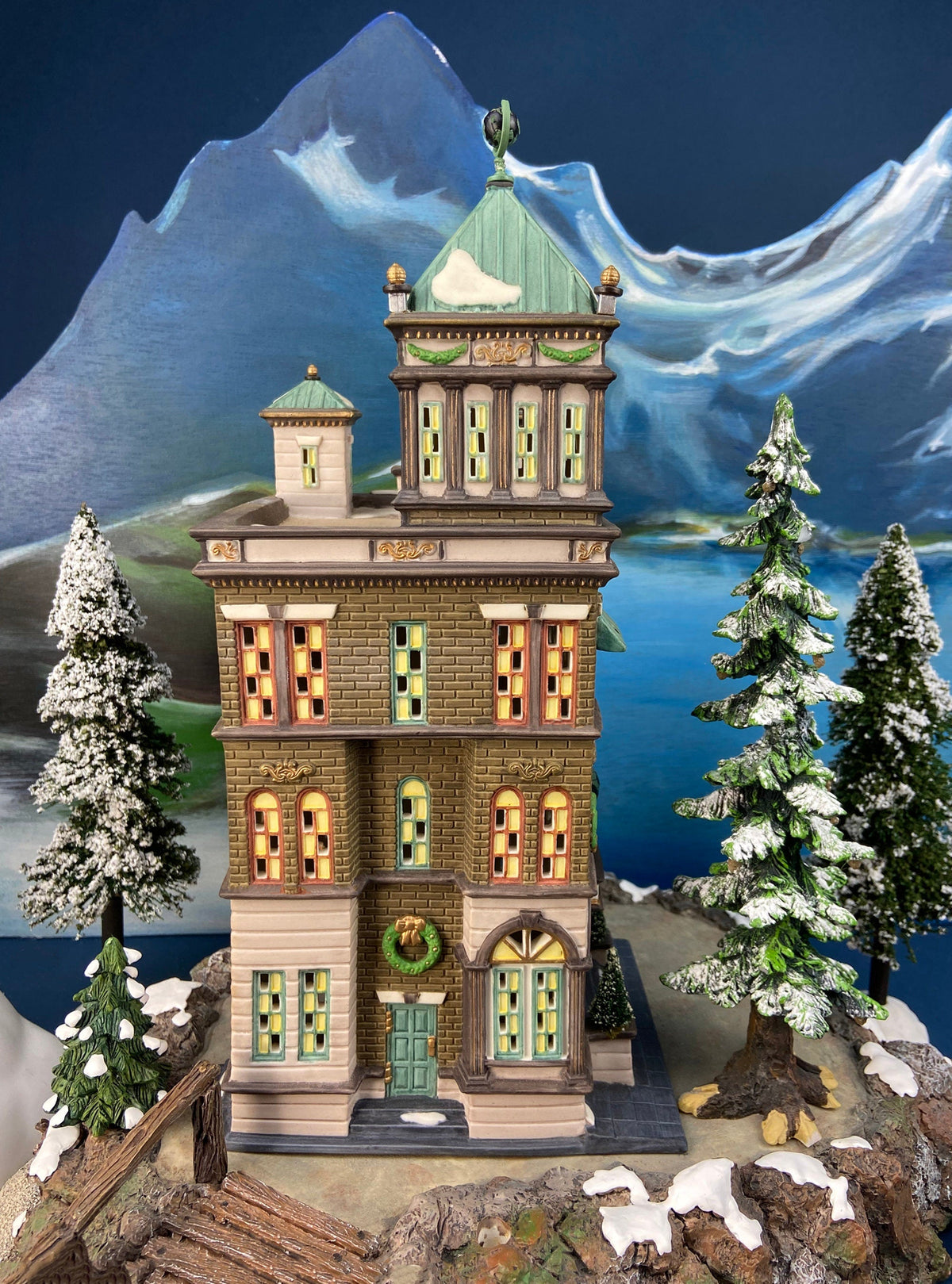 Department 56 City Globe Publishing, Christmas in the City