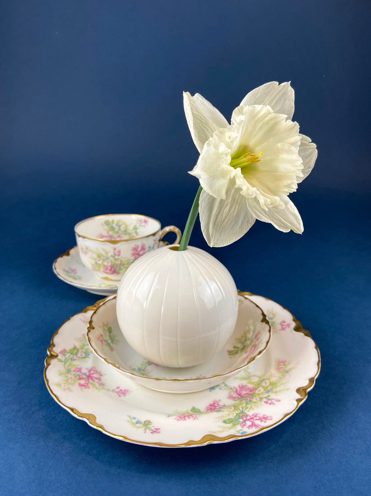 White Porcelain Spherical Bud Vases, Set of 3