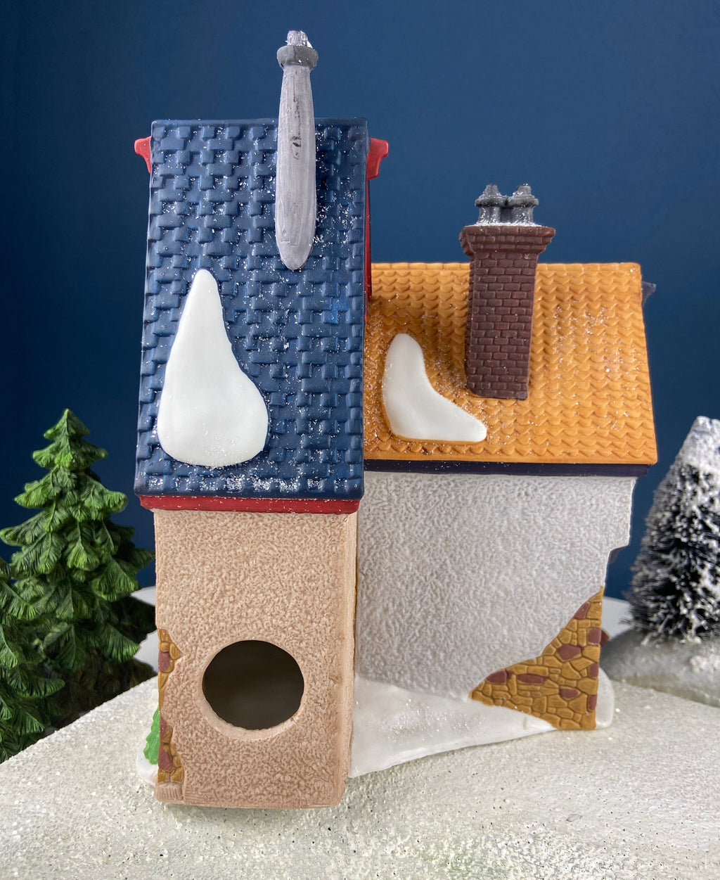 Department 56 Tassy's Mittens & Hassel's Woolies, North Pole