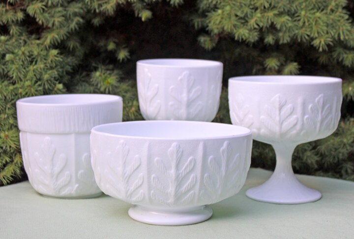 F.T.D. 1975 Milk Glass Oak Leaf Planters, Set of 3