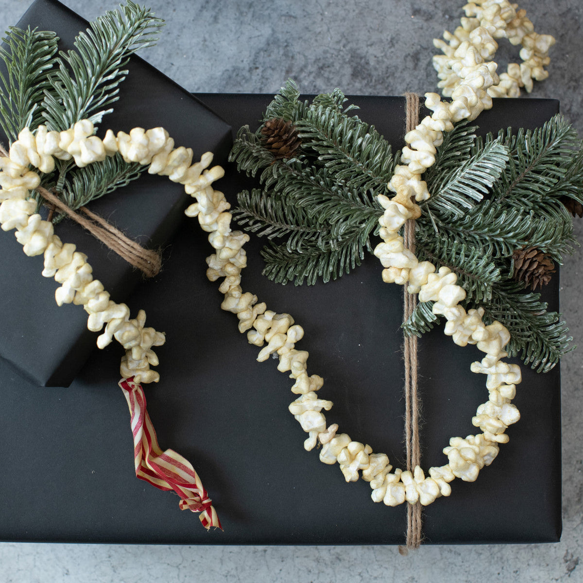 Faux Popcorn Garland Strand